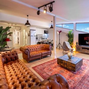 Monnas Suite
