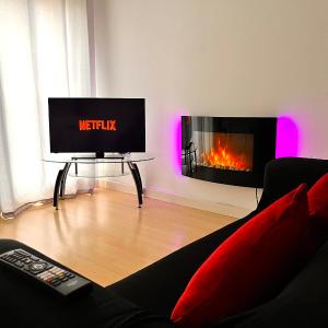 Well connected Birmingham City centre apartment with secure parking