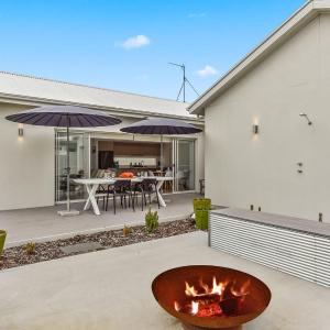 Bright & Easy - Address is 7 Cobb & C Way Pet Friendly Inside