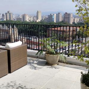 Studio Lindo; no centro em frente ao metrô!