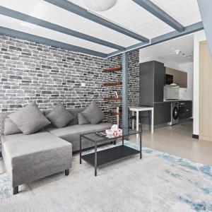 ALiving Duplex Studio I Aria Residence by Grovy, JVC