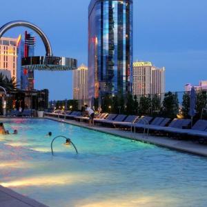 ON THE STRIP - Classic Comfort - 2 Bedroom Condo