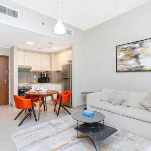 Modern Apt I Family-Friendly I Town Square