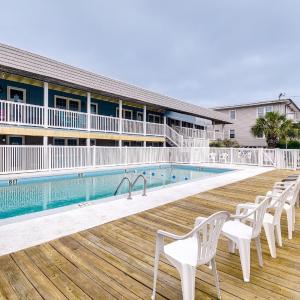 Steps to Beach! North Myrtle Beach (Cherry Grove)