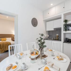The Best Rent - Two-bedroom apartment in Colosseum area