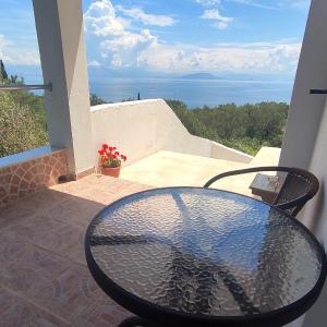 King size bed, Terra relaxa, Vista al mar, near Achilleio