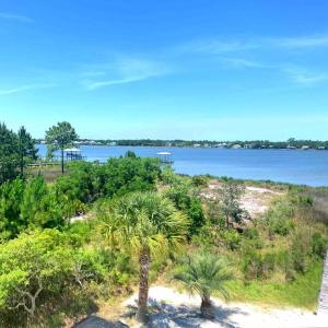 The Salty Fox, pool, sleeps 26, walk to beach