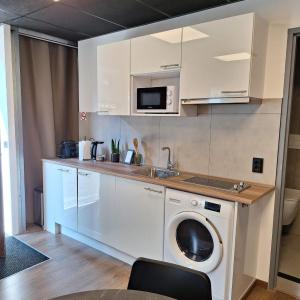 Beautiful studio 14 F in chic neighborhood in center