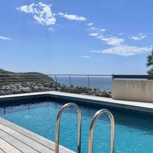 Villa con piscina sobre la Almadrava II