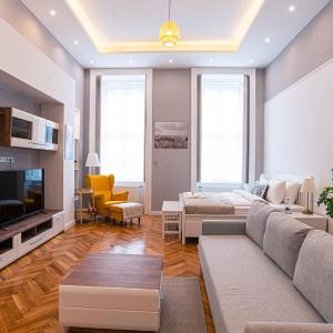 Joy Apartments on Kiraly street