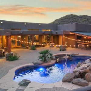 Quail Mountain Desert Resort: Heated Pool, Mt Vews, all BR's King & TV's, Hiking