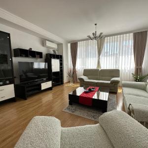 Spacious 3-bedroom Condo Next to City Center