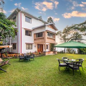 Arya Treetops and Tea Trails by VEO, StayVista - 5BHK Mountain-View Villa with Gazebo