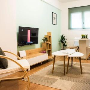 Newly renovated-City Center Apartment