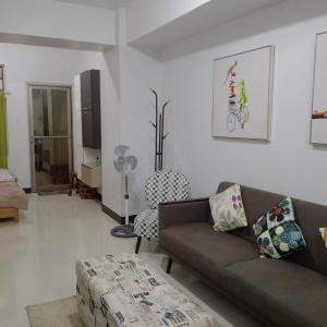 Large studio with pool