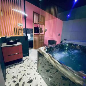 La Litchi Le 50 Suites and Spa centre ville