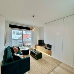 Sunny apartment @theater area