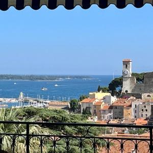 3BR Sea View Apartment Private Terrace Steps to Old Town & Palais