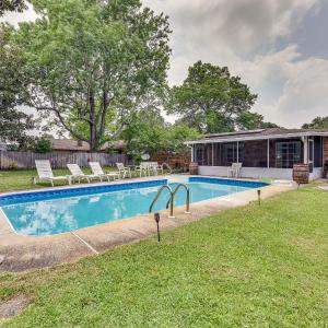 Pet-Friendly Fort Walton Beach Home w/ Pool