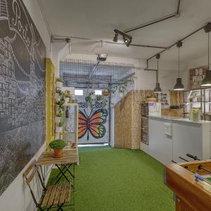 Travel & Live Hostel