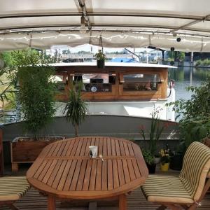 Captain's cabin: Cosy flat on a house boat