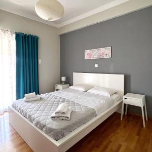 Mario's comfortable local apartment, next to metro station, close to Acropolis