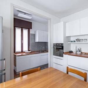 GuestHost - Sunset Mestre Apartment