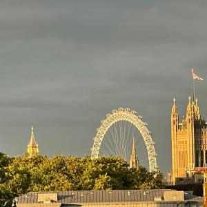 Top floor flat with magical views of London with Aircon