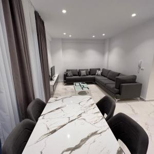 Mumbas Apartment 2