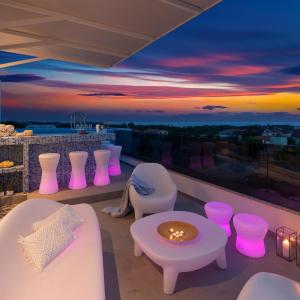 Penthouse Blue Horizon- a luxury penthouse with infinity pool, hot tub, sauna and sea views!