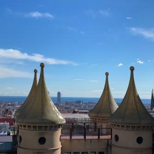 Amazing sea and Sagrada Familia views homey apartment