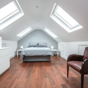 Large Modern Spacious House 6 Bedrooms 5 Bathrooms