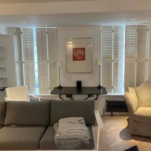 Sleek & Stylish 2BD Flat - Warren Street