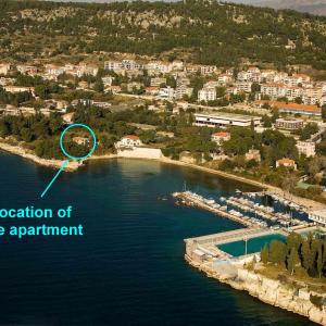 Beachfront apartment with balcony and parking