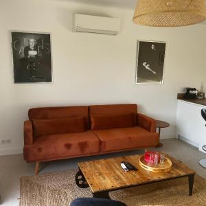 Modern cosy two bedrooms in Cannes , large terrace, 5 minutes from Croisette