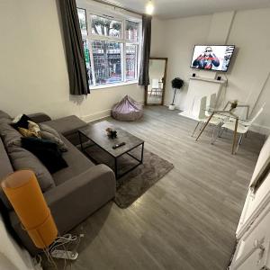Wonderful 2 bedroom on Tower Bridge