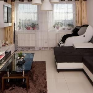 OrangeHomes One bedroom apartment with fireplace