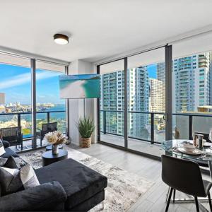 Corner condo w/ Unrivaled views