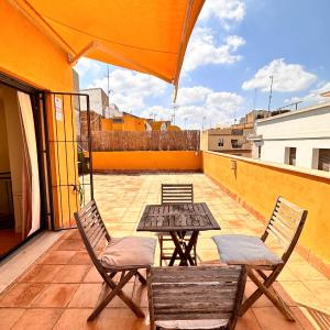 Homey Seville Penthouse near cathedral private rooftop optional Parking