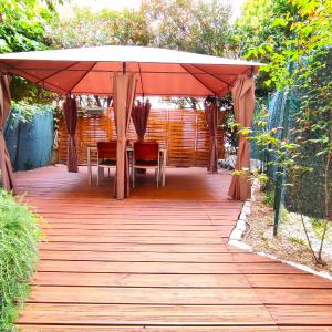 GARDEN LEVEL nearby beach