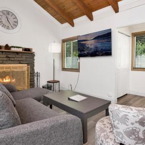 Sweet Retreat Ski Haus Cottage at Big Bear Lake