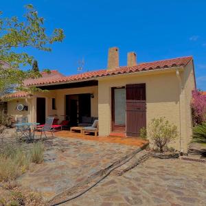 4AMB2 Villa de caractère avec piscine collective