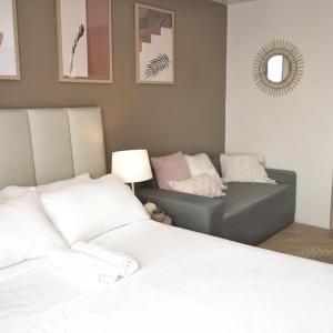 Quince Studio w/ Balcony Orochi Staycation PH at Loop Tower CDO