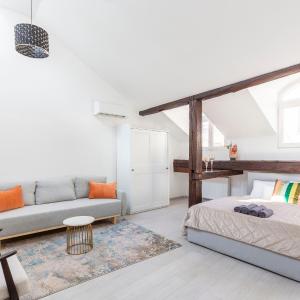 Rustic Central Studios by LH