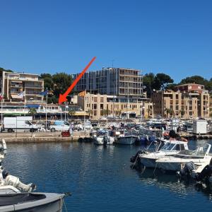 LE CABANON REVISITÉ très beau T2 labellisé 3 ÉTOILES de 40m2 face au PORT de CARRY le ROUET