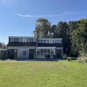 Holiday Home on Texel with Conservatory