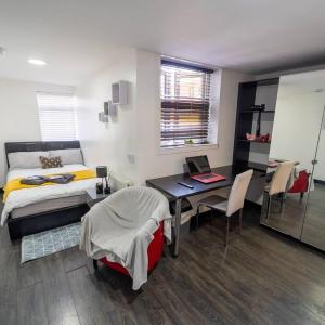 Cosy top floor studio available near the city!