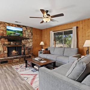 Newly Remodeled Pet Friendly Strawberry Cabin