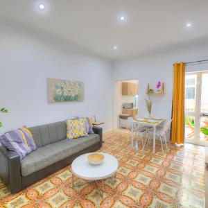 Charming 2 bedroom townhouse, internal yard JDES1-1