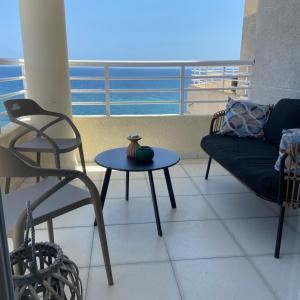 Relaxing modern beachfront apartment - amazing sea view